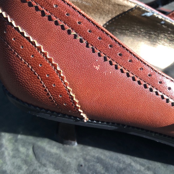 Franco Sarto Kitten heeled wing-tip pumps - Picture 7 of 8